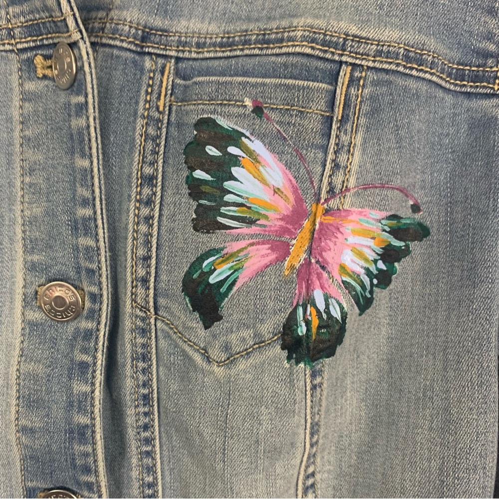 Chico’s Denim Jacket Hand Painted Butterfly Frayed Hem Sz 1 or Medium 8/10 - Picture 4 of 7